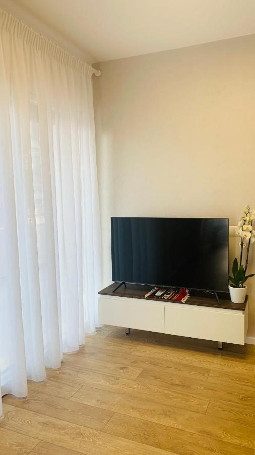 Proper Central Apartment ติรานา ภายนอก รูปภาพ